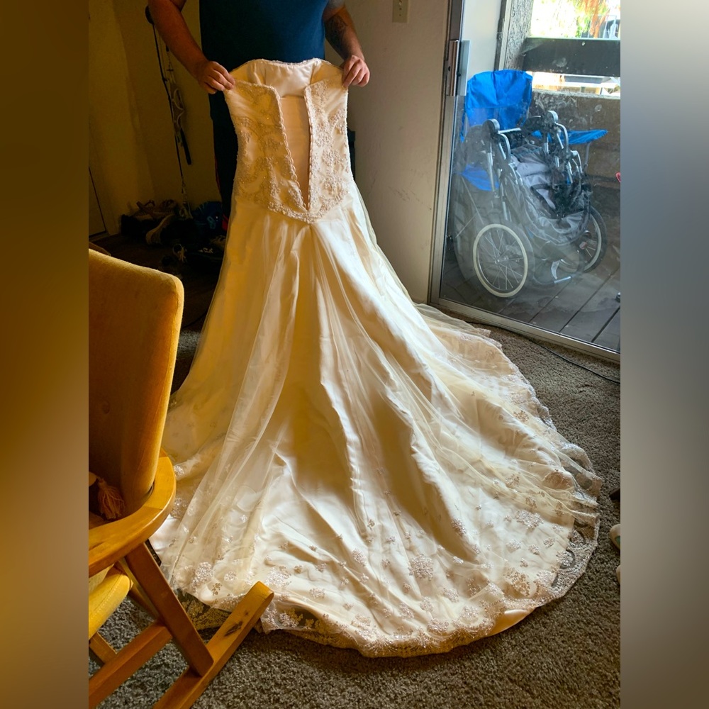 Size 12 Maggie sottero couture wedding dress